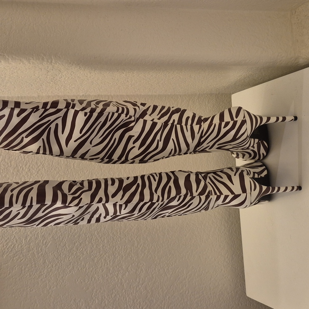 Zebra Print Over-the-Knee Boots Some Stains See Pictures - Picture 3 of 7